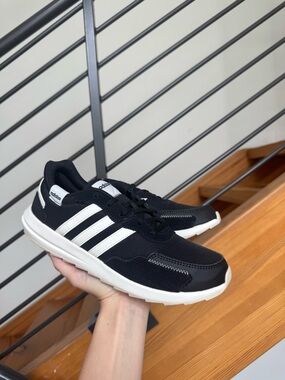 Adidas Retrorun Sneakers Size Women’s 8.5 Worn Once, Perfect Condition!